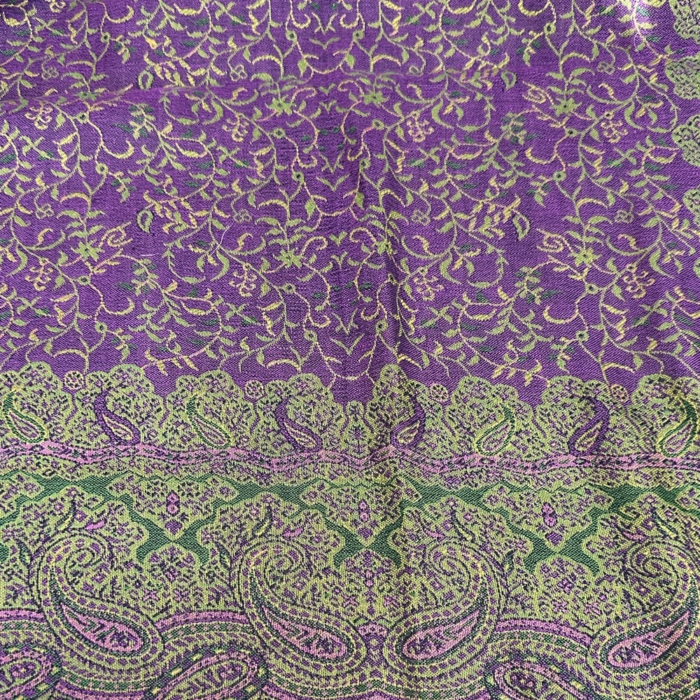 The MET - exclusive Purple and Green Paisley wool and silk Scarf - Picture 4 of 5